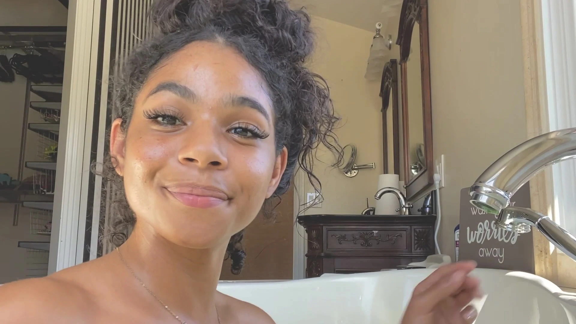 freaky dirty american model Helayna Marie moasn slowly as she rubs her boobs in the bath tub