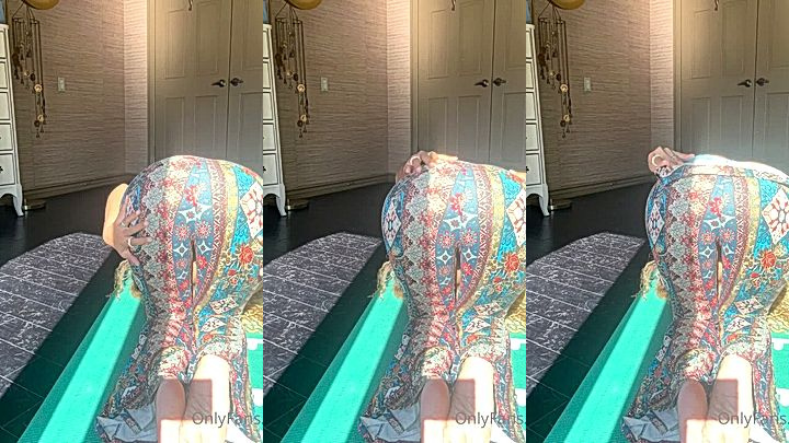 bad girl Helayna Marie shiw her ass while doing her morning exercise