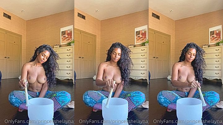 onlyfans model Helayna Marie shows her big tits doing…..