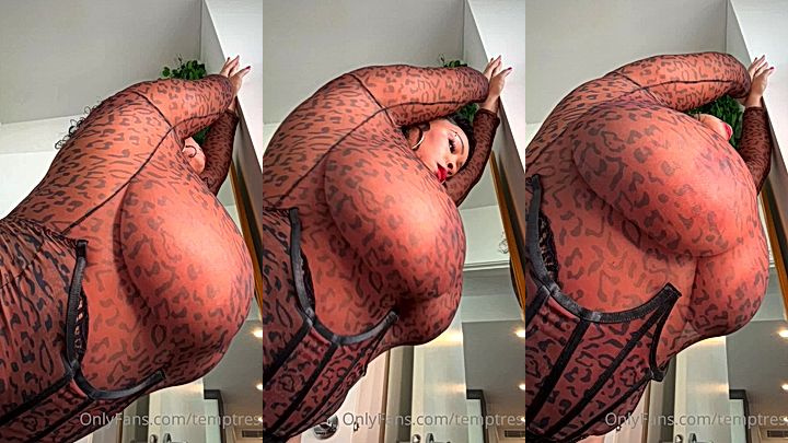 sexy curvy model Temptress119 show of her curves and her soft ebony boobs in this video