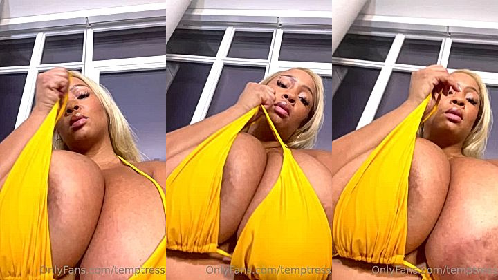 naughty sexy hot girl Temptress119squeeze her huge boobs hard in this video, leaked teasing video