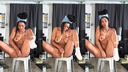 hot naked chick Frankiiy shows off her nude body to her fans leaked video