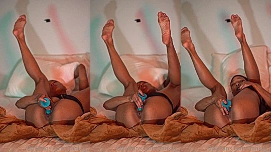 sexy black ebony model Frankiiy sucks her dildo while showing off her boobs