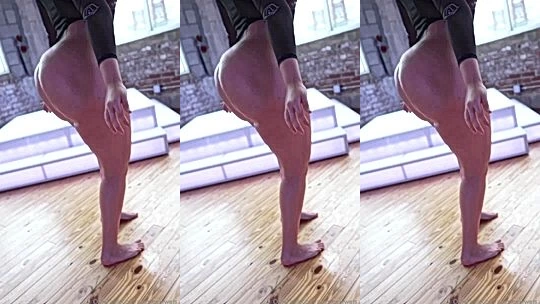 sexy onlyfans model Gem Jewels shows her big ass in this leaked video