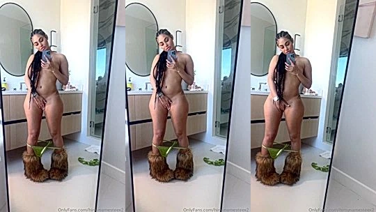 horny naked model Himynamestee takes shots of her sexy body in front of the mirror
