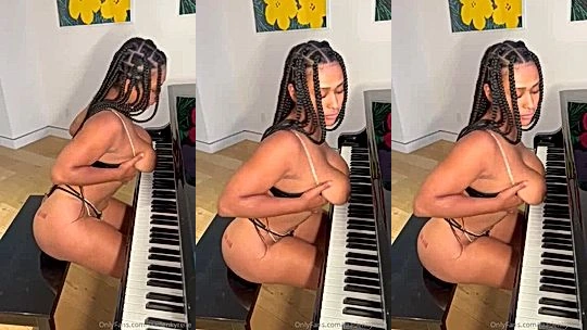 sexy ebony Jaaden Kyrelle use her big tits to play piano onlyfans leak video