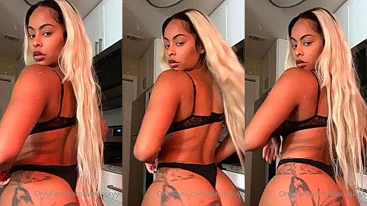 hot baddie Alexis sky’s you like this view of my ass? watch me twerk slow