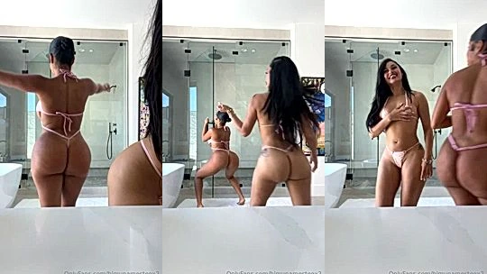 onlyfans model Himynamestee and her sexy friend showing off their perfect curves
