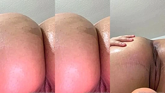 sexy girl Gem Jewels wants your attention on her pussy onlyfans leak video