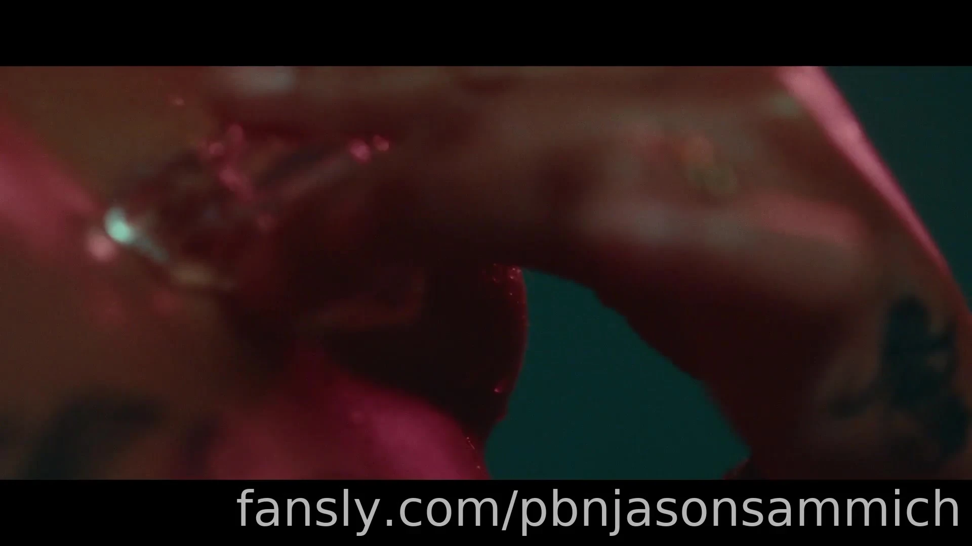 onlyfans leak ebony Frankiiy oil her body and finger fuck slowly and moan soft till she squirts leaked onlyfans video